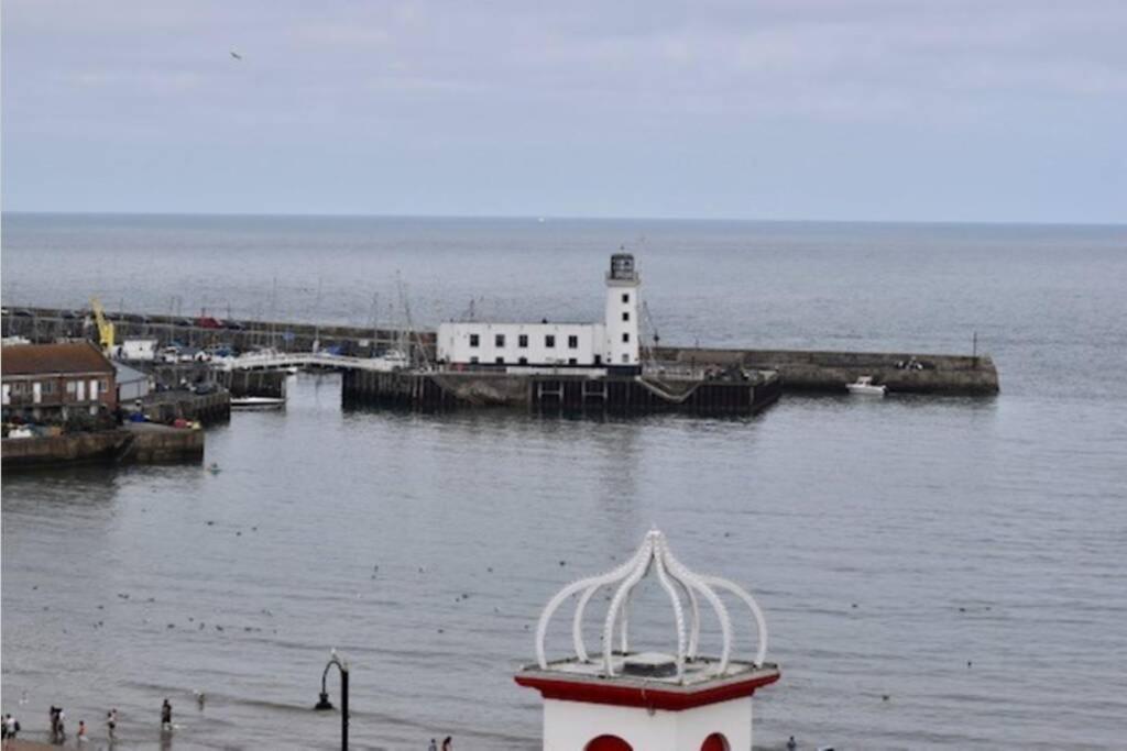 Lighthouse View: Seaside Retreat With Sky Tv And Free Parking *
