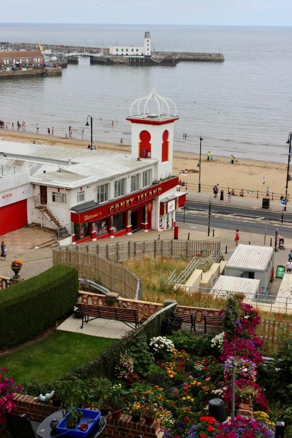 Lighthouse View: Seaside Retreat With Sky Tv And Free Parking