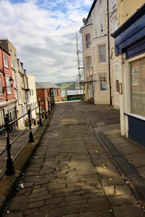 Lighthouse View: Seaside Retreat With Sky Tv And Free Parking Apartment *