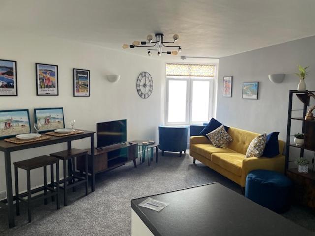 Lighthouse View: Seaside Retreat With Sky Tv And Free Parking Scarborough