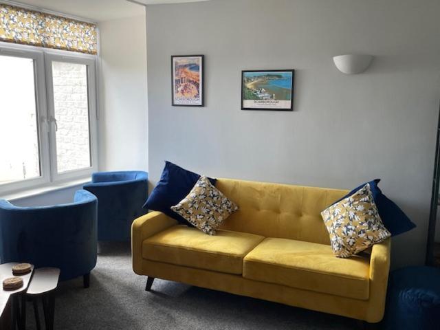 Lighthouse View: Seaside Retreat With Sky Tv And Free Parking Scarborough