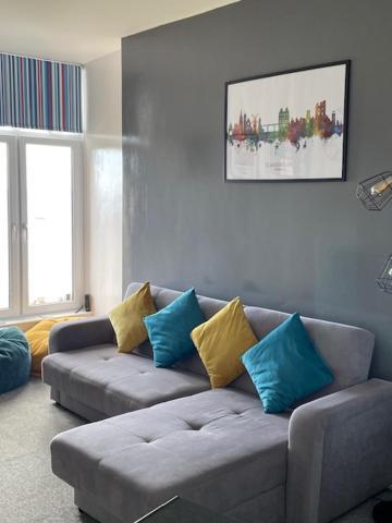 Lighthouse View: Seaside Retreat With Sky Tv And Free Parking