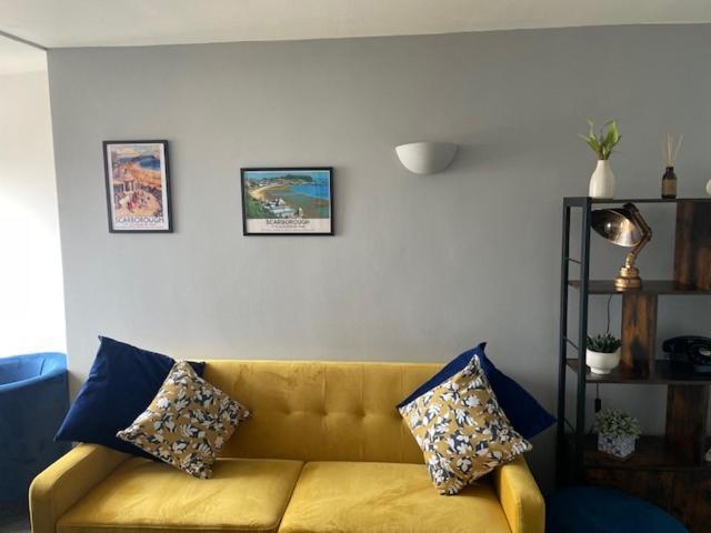 Lighthouse View: Seaside Retreat With Sky Tv And Free Parking