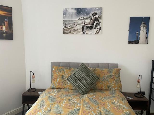 Lighthouse View: Seaside Retreat With Sky Tv And Free Parking *